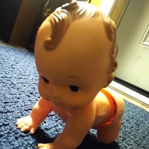 Vintage Playmates Baby Crawl Away Battery Operated Baby Doll 7" Works Preowned